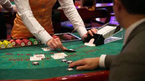 Antarmuka meja Live Roulette petir777 dengan area taruhan dan roda berputar